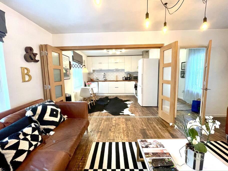 Gorgeous 2 Bedroom Apartment Edge Of Cabot Circus Bristol Exterior photo